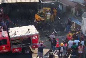 Cinco personas fallecieron tras un accidente entre un taxi y un tr&aacute;iler en la v&iacute;a Guayaquil-Naranjal, sector Virgen de F&aacute;tima, en Yaguachi.
