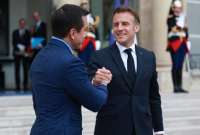 El presidente Noboa, acompañado de su esposa Lavinia Valbonesi, durante su encuentro con Emmanuel Macron en París.