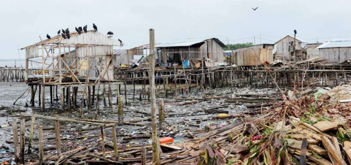San Jos&eacute; de Chamanga tiene una extensi&oacute;n de 117 km&sup2; y una poblaci&oacute;n de unos cinco mil habitantes que se desplazaban en botes por los canales de sus casas de madera.