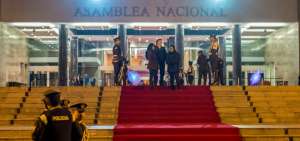 Desde la noche del domingo se instal&oacute; una capilla ardiente en la Asamblea Nacional para velar los restos del asamble&iacute;sta Fausto Cayambe.