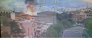 El incendio se habr&iacute;a producido en un almac&eacute;n de venta de repuestos de autos. Foto: Tomada del Twitter del ECU911