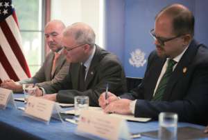 Autoridades de Ecuador y Estados Unidos suscribieron el acuerdo que busca mejorar la coordinaci&oacute;n interinstitucional para enfrentar amenazas transnacionales.
