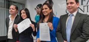 Los j&oacute;venes solicitaron hoy a la Corte Constitucional un refer&eacute;ndum.