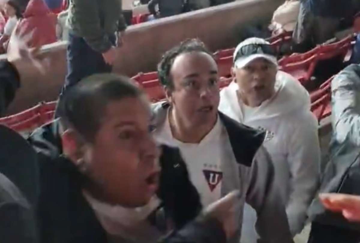 Hinchas da&ntilde;aron la fiesta alba.