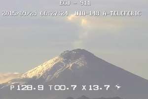 Columnas de vapor y gas en el Cotopaxi llegan a los 2.000 metros de altura 