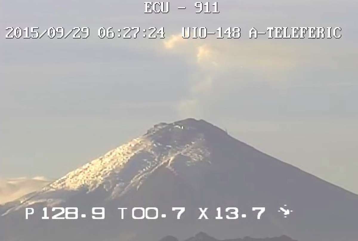 Columnas de vapor y gas en el Cotopaxi llegan a los 2.000 metros de altura 