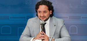 El secretario de Comunicaci&oacute;n, Andr&eacute;s Michelena, se refiri&oacute; al alcance del decreto ejecutivo 383, que se refiere a los recursos para la comunicaci&oacute;n.