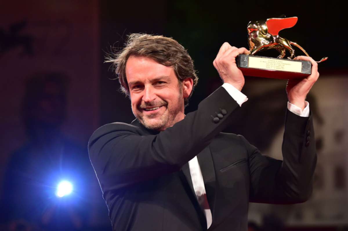 El venezolano Lorenzo Vigas se alz&oacute; con el Le&oacute;n de Oro del 72 Festival de Venecia con su pel&iacute;cula Desde all&aacute;. Foto: Internet