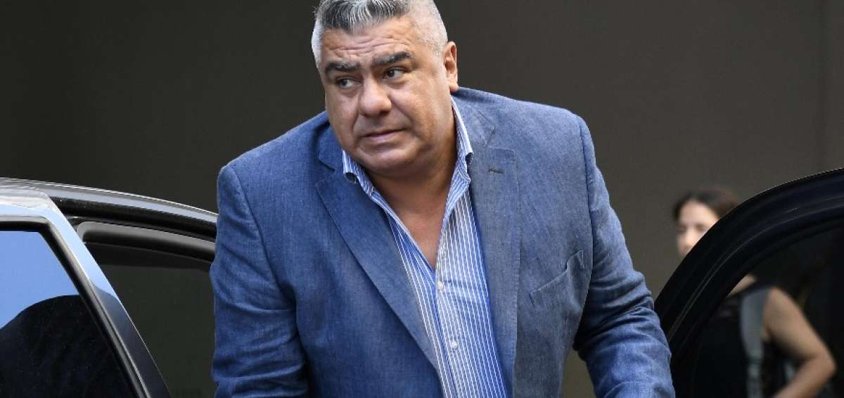 Claudio Tapia, futuro presidente de AFA, llega al edificio de IBM, donde se defini&oacute; que Fox/Turner se har&aacute; cargo de la TV.