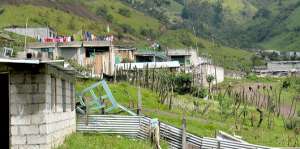 El asentamiento Cordillera del Sur est&aacute; ubicado en la parte sur de las laderas del Pichincha. Es reconocido como un barrio de Quito desde el pasado 21 de febrero. Los moradores de este sector esperan obras de parte del Municipio. Foto: &Aacute;lvaro P&eacute;rez |  El 