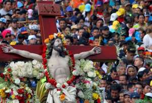 La procesión de Cristo del Consuelo y el turismo religioso en Ecuador