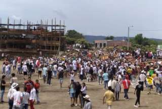 Tribuna de plaza de toros popular se derrumbó en El Espinal, Colombia
