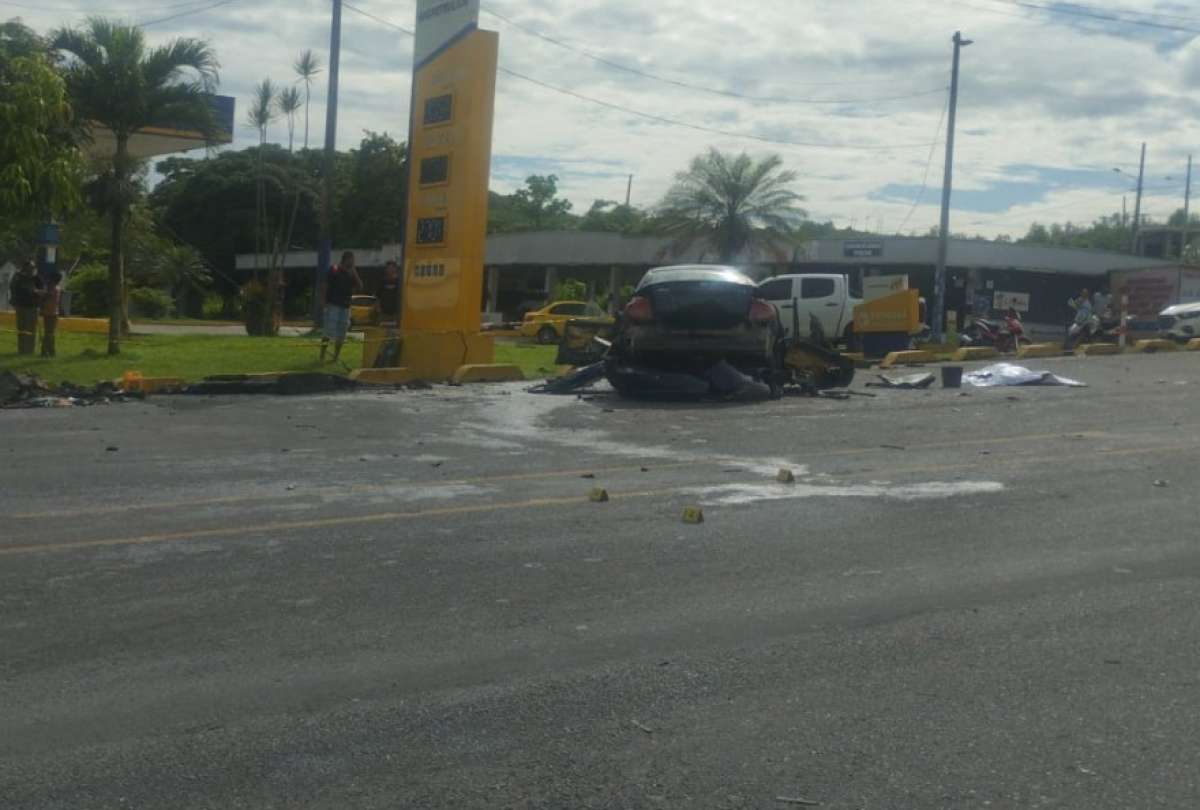 Equipos de emergencia acudieron al sector Wincheles para atender el accidente de tr&aacute;nsito.