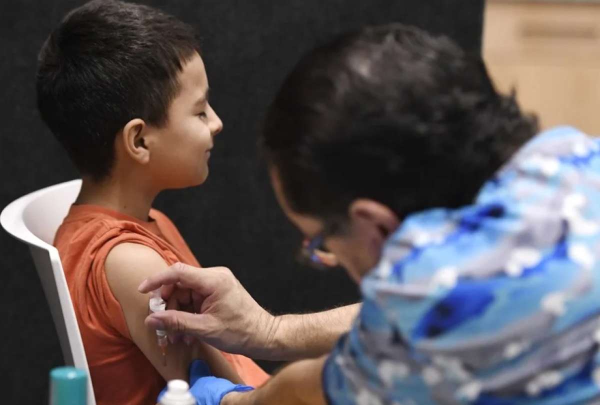 Fotograf&iacute;a de archivo de un ni&ntilde;o que recibe una vacuna en Estados Unidos. 
