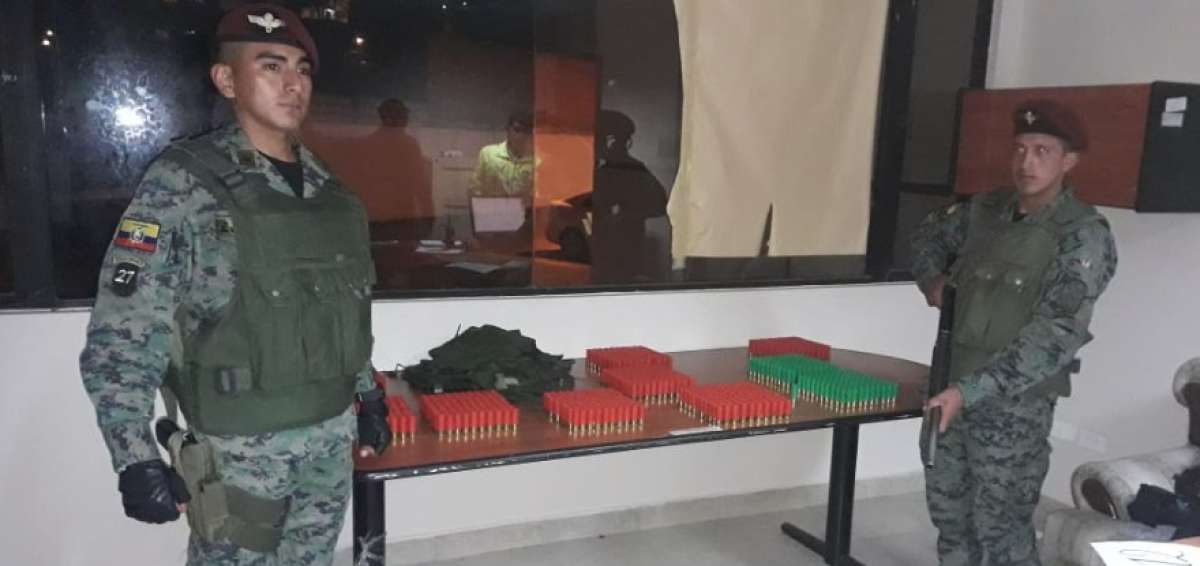 Detienen a militar con 100 cartuchos de escopeta en Latacunga