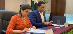 La ministra de Gobierno, Mar&iacute;a Paula Romo, y el alcalde de Samborond&oacute;n, Juan Jos&eacute; Y&uacute;nez, firmaron el acuerdo.