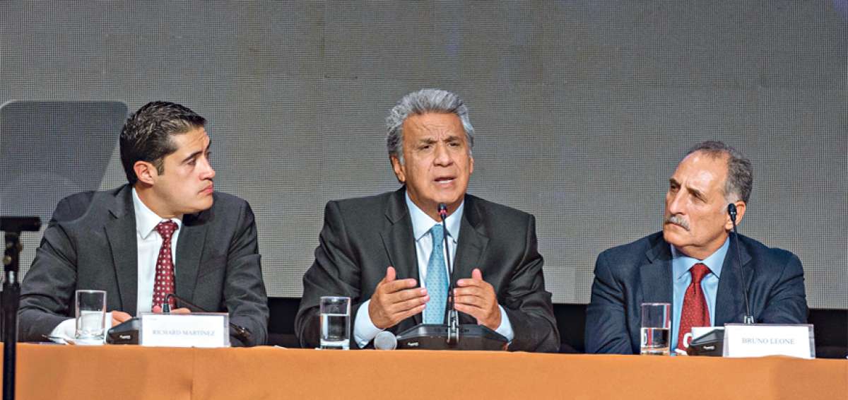De izquierda a derecha: Richard Mart&iacute;nez, presidente del CCE; Lenin Moreno, presidente de la Rep&uacute;blica; y Bruno Leone, presidente del proyecto.