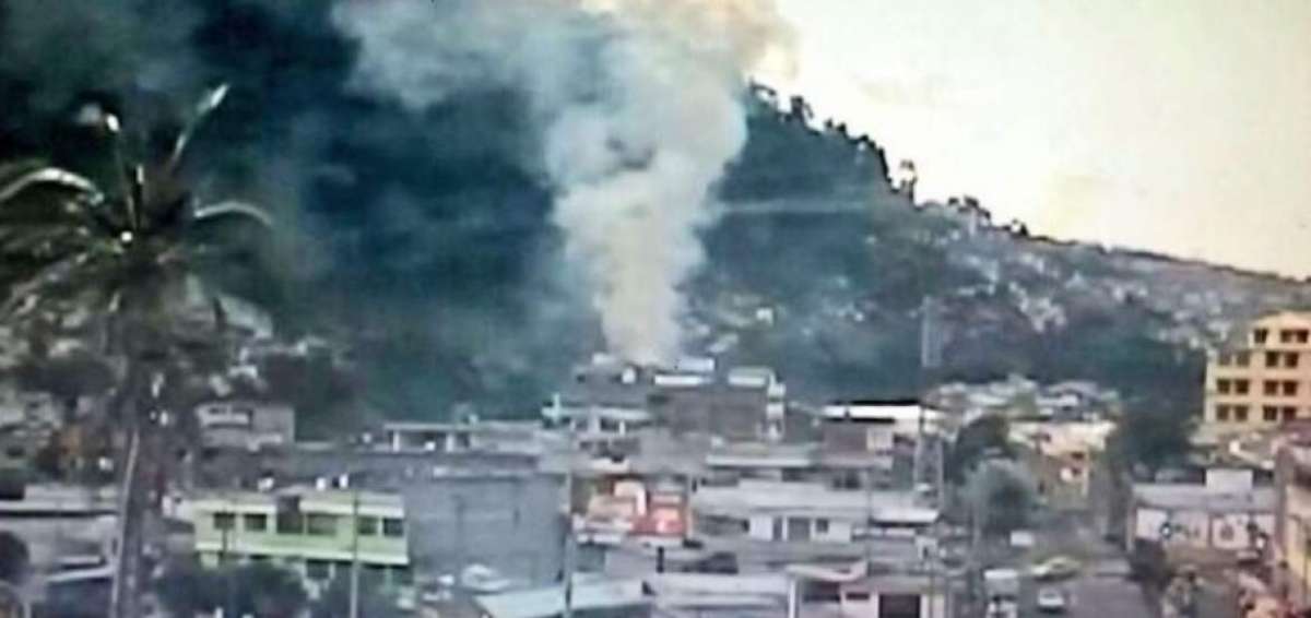 Bomberos atienden fuego forestal en Mach&aacute;ngara