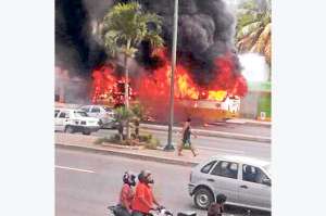 Bus se incendi&oacute; en Dur&aacute;n y no se registraron personas heridas 