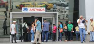 Las dependencias del SRI de Guayaquil registraron una mayor afluencia de ciudadanos pasado el mediod&iacute;a de este jueves 27 de diciembre.