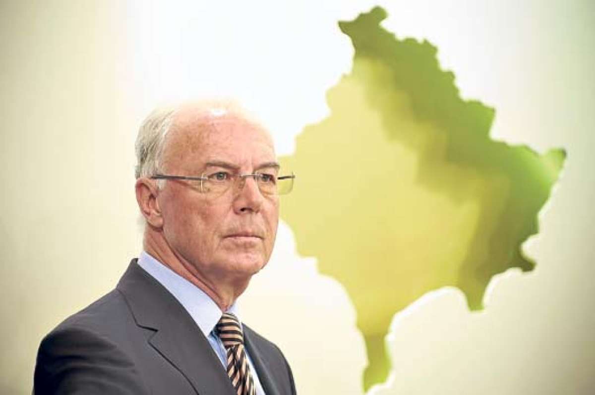Franz Beckenbauer, excampe&oacute;n mundial como jugador (1974) y entrenador (1990), es actualmente presidente honor&iacute;fico del Bayern Munich. Foto: AFP