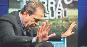 El comentarista Eduardo Bonvallet, durante uno de sus tantos programas de televisi&oacute;n; fue conocido como el &lsquo;Gur&uacute;&rsquo; por sus seguidores. Foto: internet