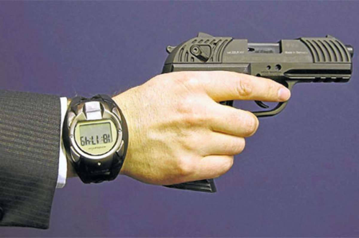 La empresa alemana Armatix  vende en Estados Unidos una pistola que solo se puede activar si el tirador la tiene cerca de su mu&ntilde;eca. Foto: Internet