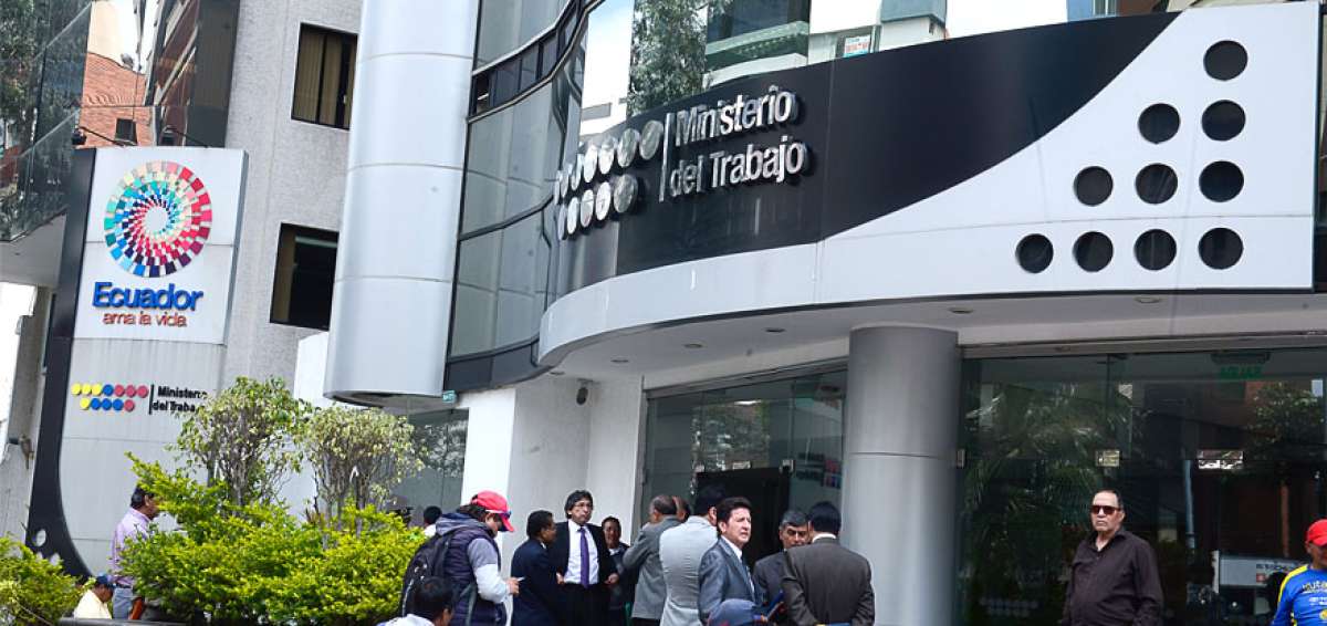 El acuerdo ministerial fue firmado por Andr&eacute;s Madero, ministro de Trabajo, el 23 de junio de 2019. Las medidas son parte de la optimizaci&oacute;n del Estado.