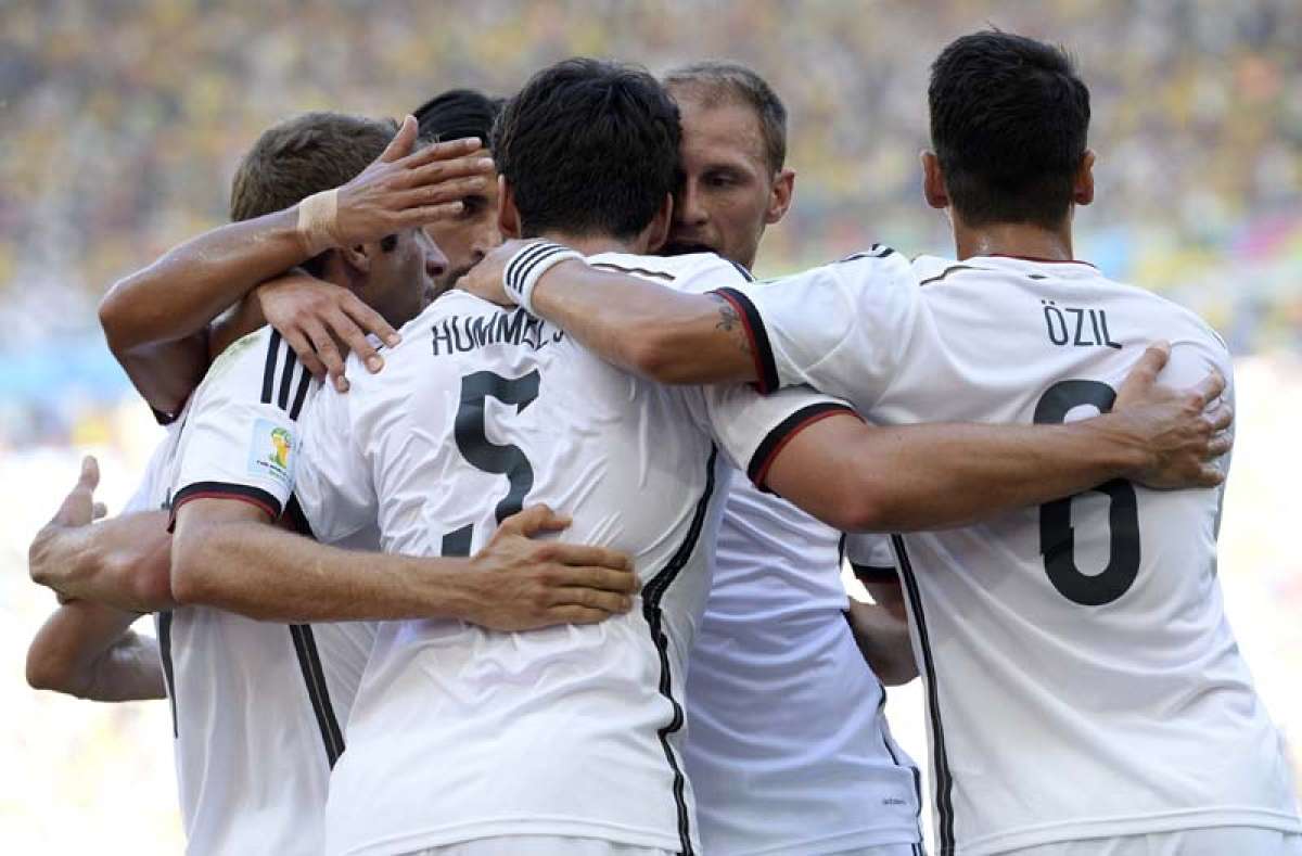Las exfiguras del f&uacute;tbol mundial elogian el estilo de la Mannschaft  