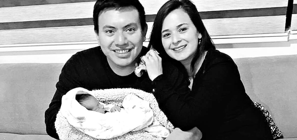 Para Jan y Kelly la decisi&oacute;n del cambio de orden de apellidos en su hijo reivindica la lucha hist&oacute;rica de las mujeres.