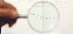 Al final de las cartas est&aacute; la firma de este cient&iacute;fico alem&aacute;n de origen jud&iacute;o. Una de sus cartas, de 1922, fue vendida en $ 1,3 millones.   
