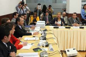 El contralor Carlos P&oacute;lit durante su comparecencia ante la Comisi&oacute;n de Fiscalizaci&oacute;n. Foto: Asamblea 