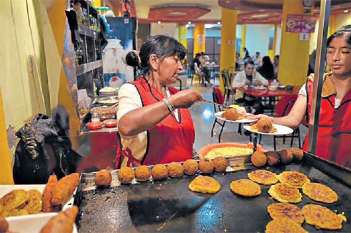 En m&aacute;s de 20 cafeter&iacute;as y locales de comida se ofertan las tortillas de verde con caf&eacute; negro y otros platos.