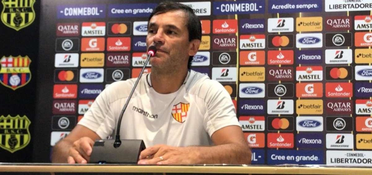 Bustos cree que Barcelona pelear&aacute; por el segundo lugar del grupo