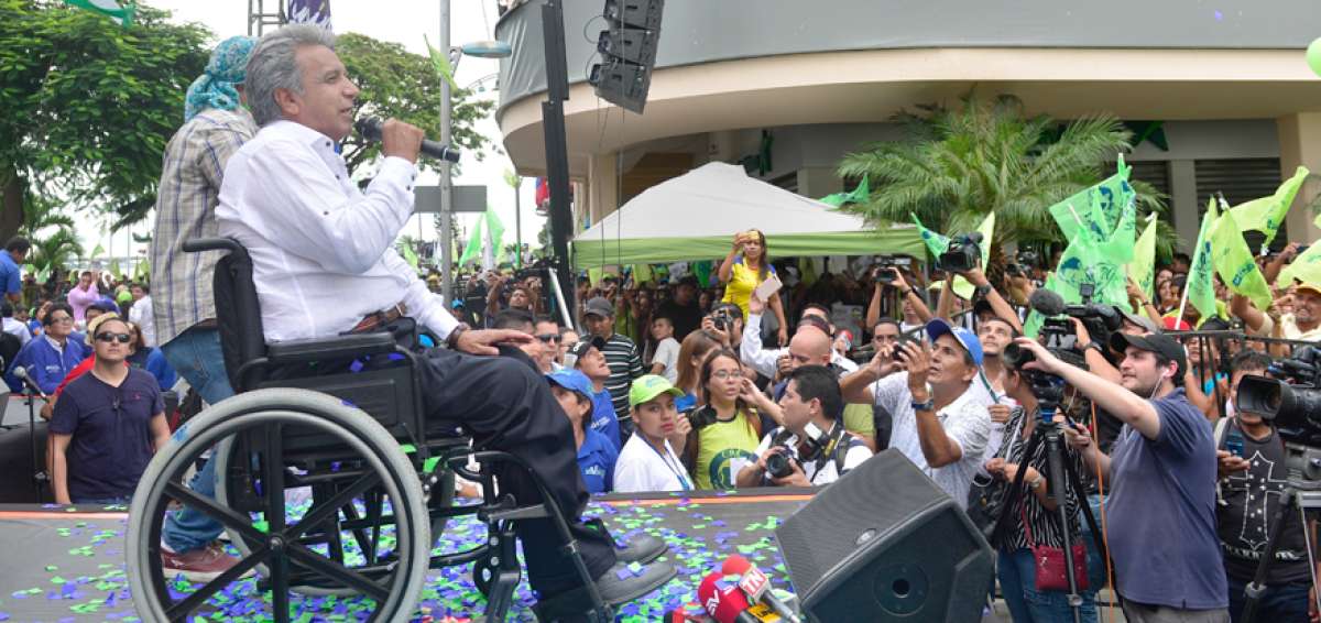 Tras el di&aacute;logo en Manta con el excandidato Iv&aacute;n Espinel, Len&iacute;n Moreno se traslad&oacute; a Dur&aacute;n y Guayaquil, donde se dirigi&oacute; a simpatizantes de Alianza PAIS.