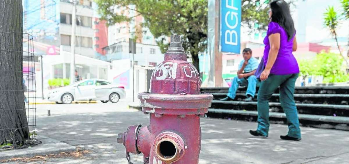 El 25% de hidrantes presenta da&ntilde;os por diversas causas; entre ellas la manipulaci&oacute;n indebida, pues existen personas que creen que la presencia del surtidor afecta el ingreso de agua a sus domicilios.