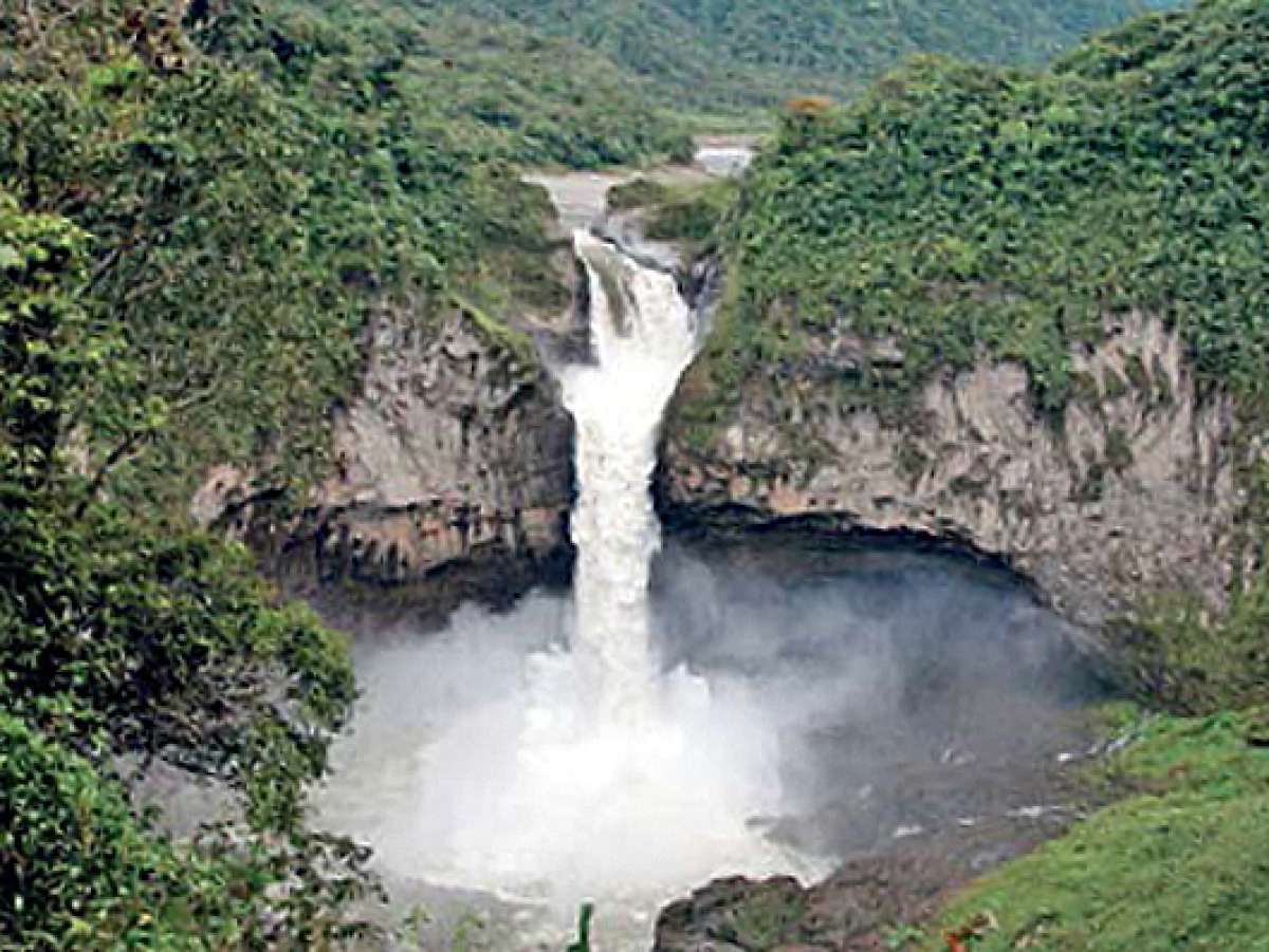 La cascada m&aacute;s alta de Ecuador, un paisaje bello y &uacute;nico