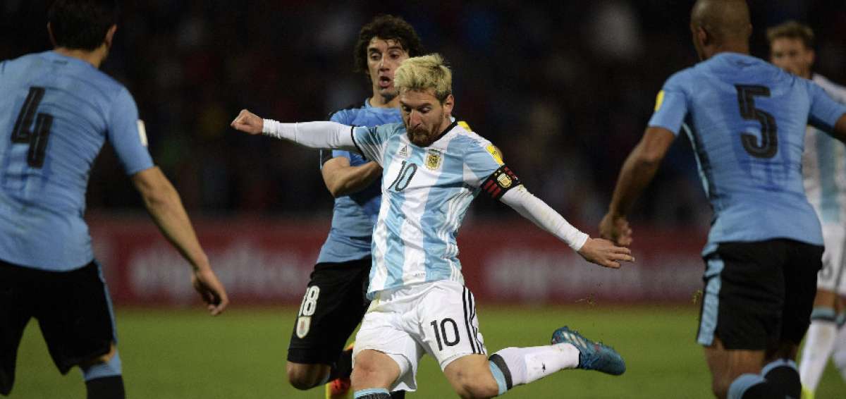 El t&eacute;cnico Jorge Sampaoli manifest&oacute; que est&aacute; en constante contacto con Messi, a quien considera fundamental en el equipo.  