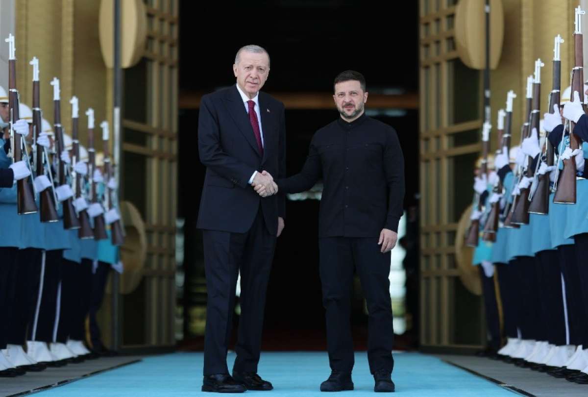 Erdogan y Zelenski se reúnen para impulsar negociaciones de paz