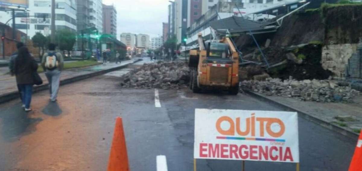 Lluvia nocturna produjo varios deslizamientos en Quito
