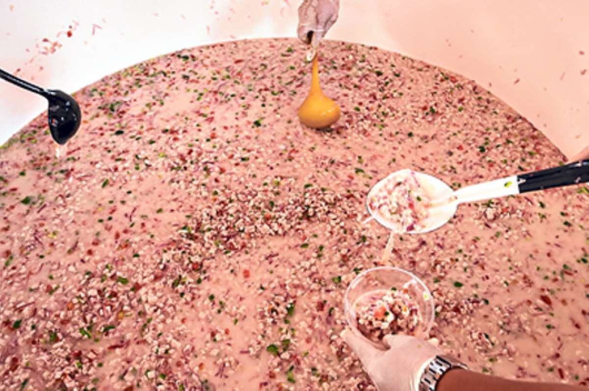 M&aacute;s de 2.000 personas estuvieron presentes en el II Festival del Ceviche con Man&iacute; m&aacute;s grande del Ecuador. Foto: Rodolfo P&aacute;rraga.