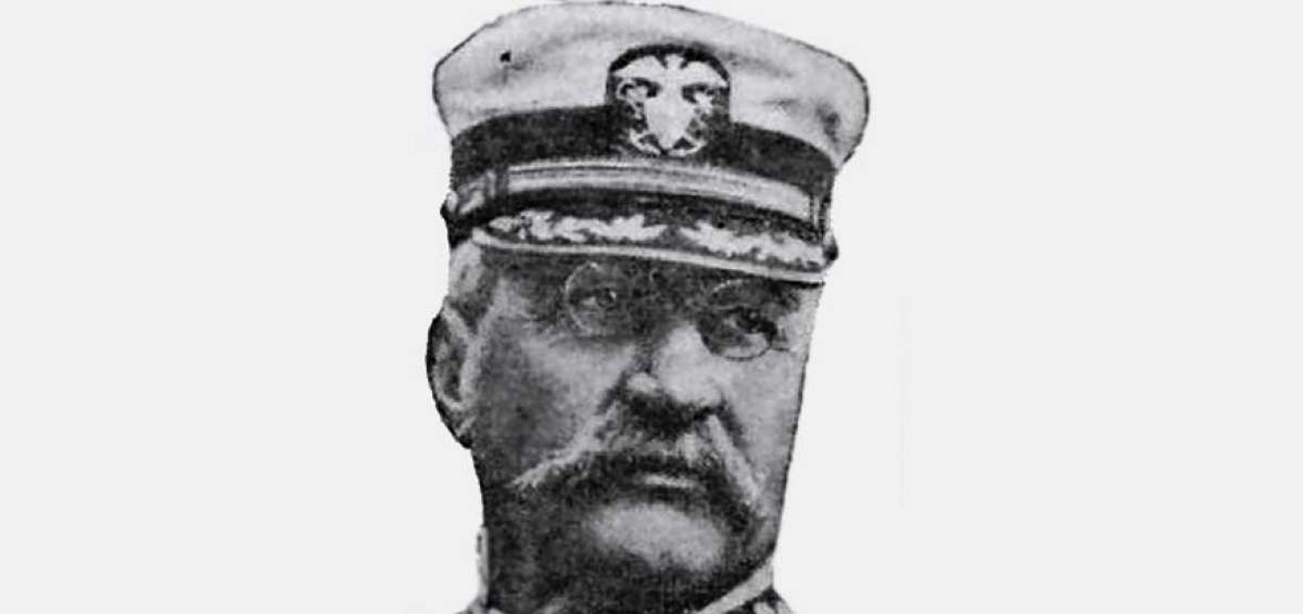 Albert W. Grant fue ascendido a contralmirante