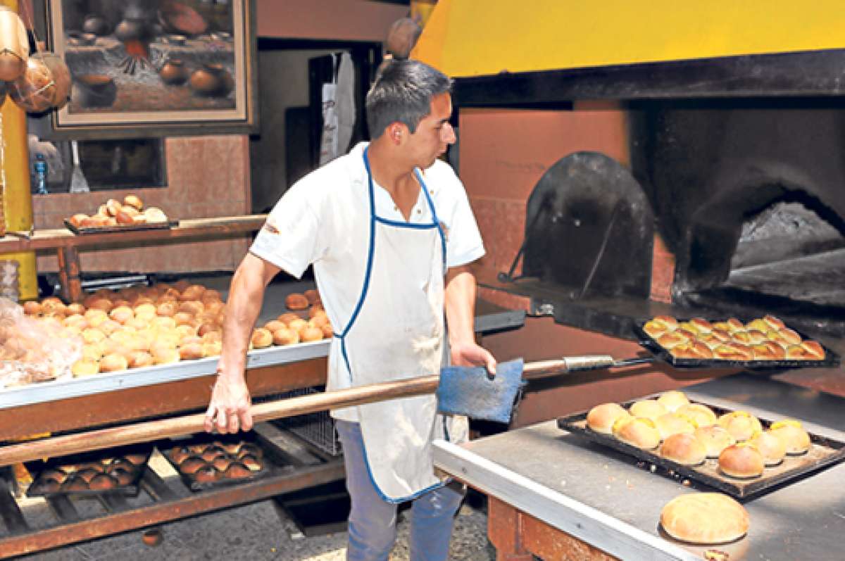 El pan de horno de le&ntilde;a es muy cotizado entre los amantes a este producto que se elabora en Todos Santos. Fotos: Fernando Machado/El Telegrafo