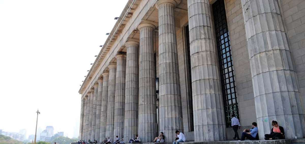 La UBA es la universidad p&uacute;blica m&aacute;s grande de Argentina y la mejor de ese pa&iacute;s en ranking internacionales.