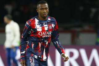 Willian Pacho fue titular en el PSG