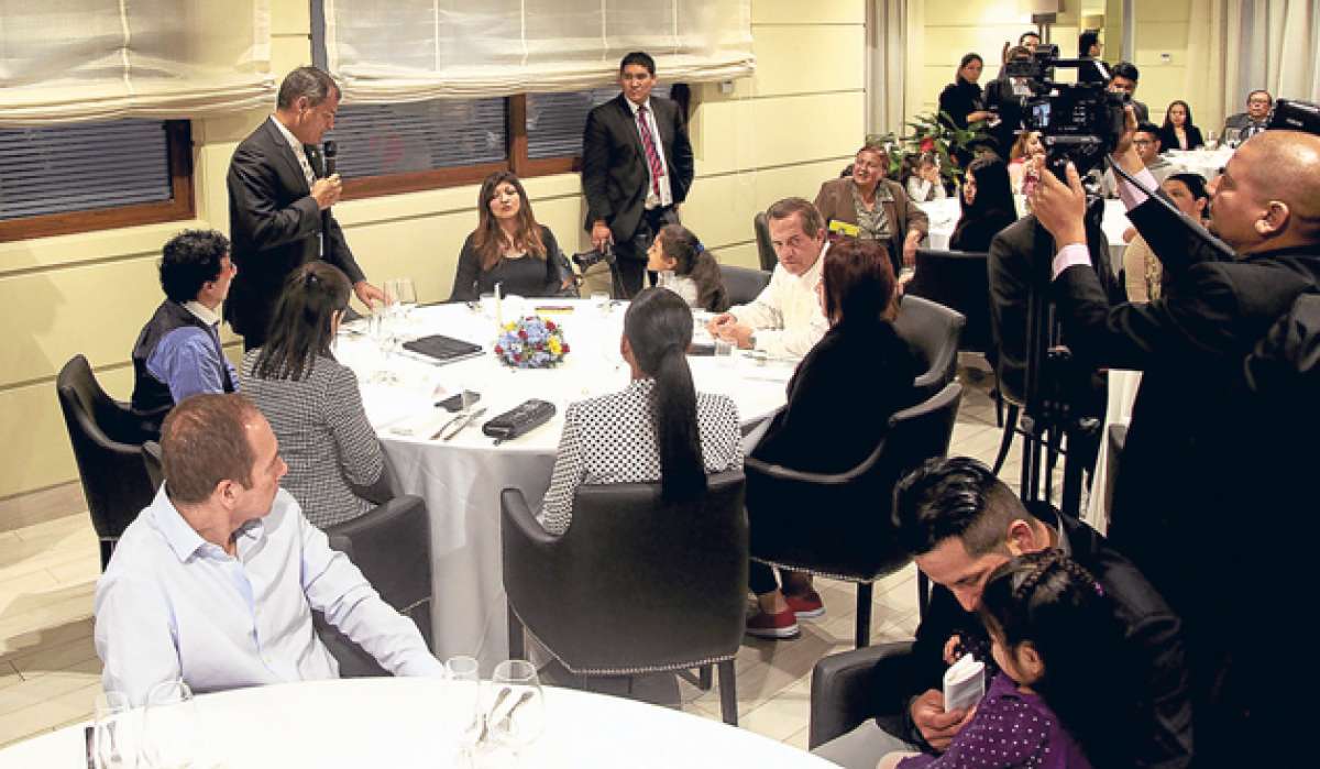 En abril de 2015, el presidente Rafael Correa se reuni&oacute; con varias de las madres que pelean la custodia legal de sus hijos en Italia. Canciller&iacute;a