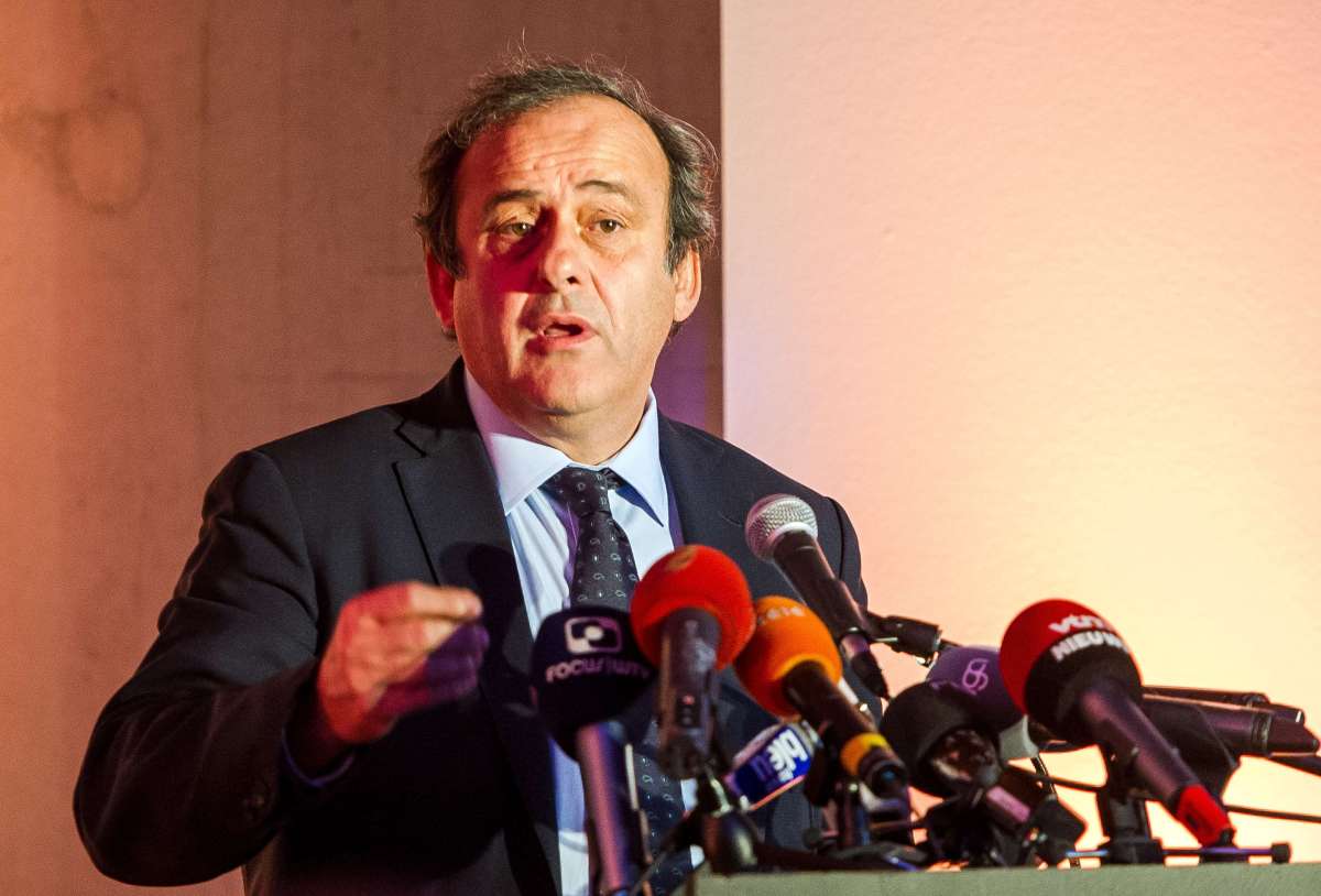 Presidente de la UEFA defiende su propuesta de la "tarjeta blanca" en Dub&aacute;i
