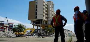 Los trabajos de preparaci&oacute;n de la zona aleda&ntilde;a al Centro Comercial, para la implosi&oacute;n de la estructura, tardaron m&aacute;s de una semana.