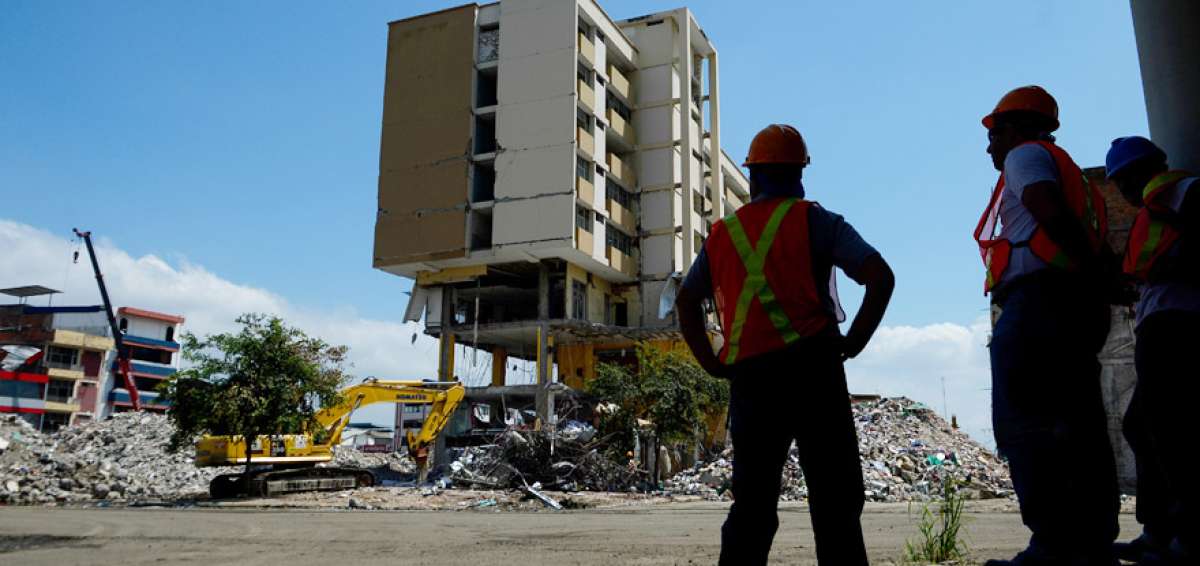 Los trabajos de preparaci&oacute;n de la zona aleda&ntilde;a al Centro Comercial, para la implosi&oacute;n de la estructura, tardaron m&aacute;s de una semana.