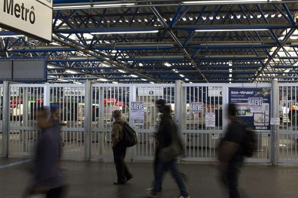 La huelga de metro ha afectado en los &uacute;ltimos d&iacute;as a millones de ciudadanos, ya que este transporte es utilizado diariamente por cerca de cuatro millones y medio de usuarios. Foto: EFE